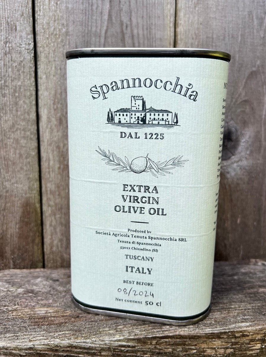 One 500ml (50cl) can of Spannocchia olive oil against a weathered wood background.