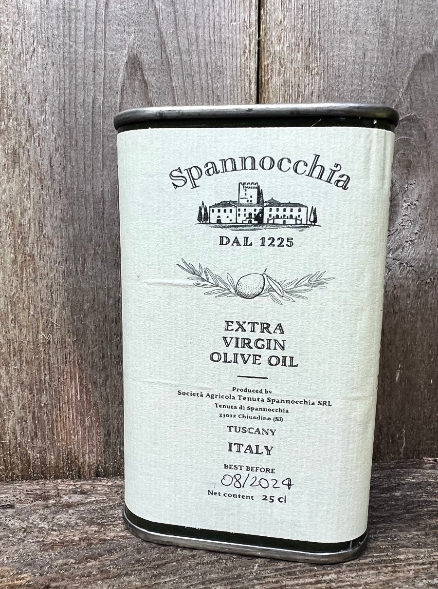 One 250ml (25cl) can of Spannocchia olive oil against a weathered wood background.